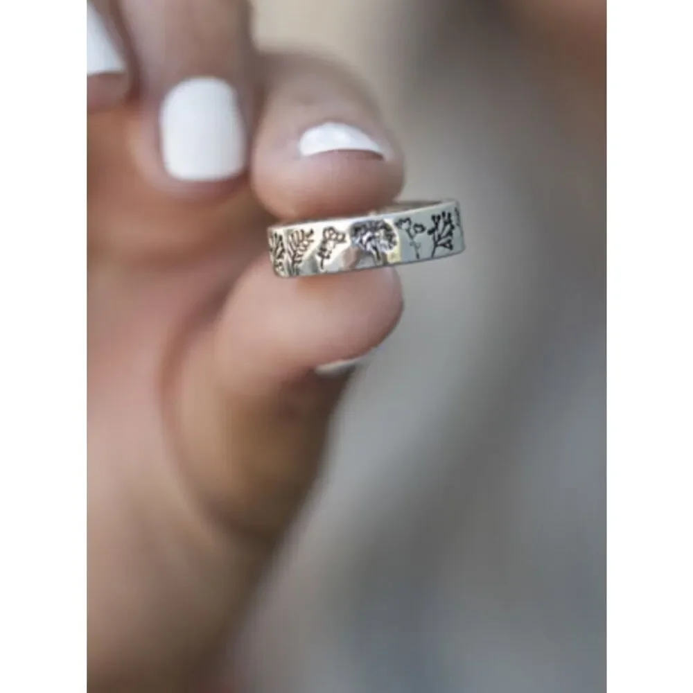 NWT Boho Wildflower Engraved Band Ring Dandelion Floral Flower Inscribed